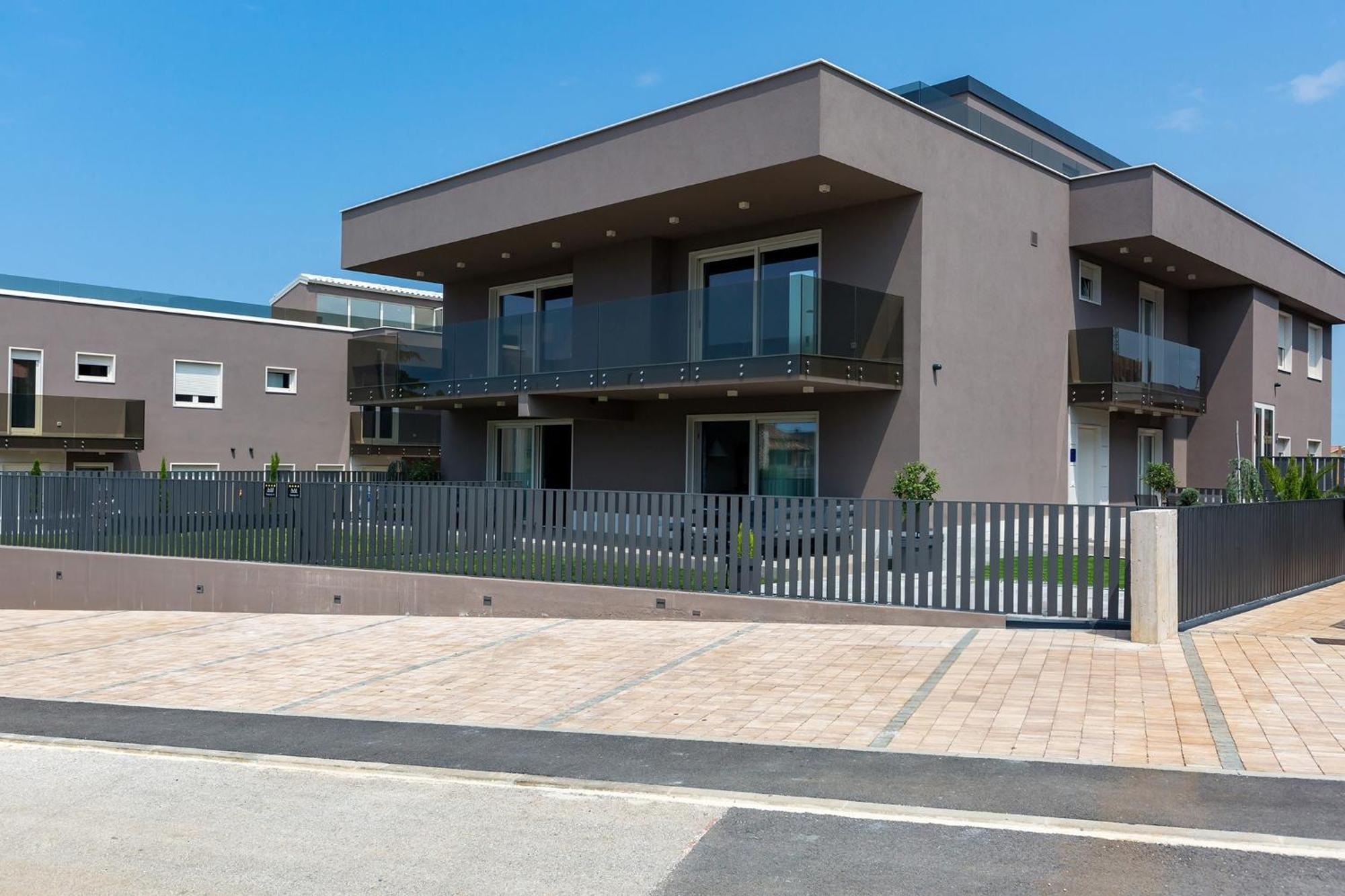 Apartment With Parking Spaces Kukci, - 24365